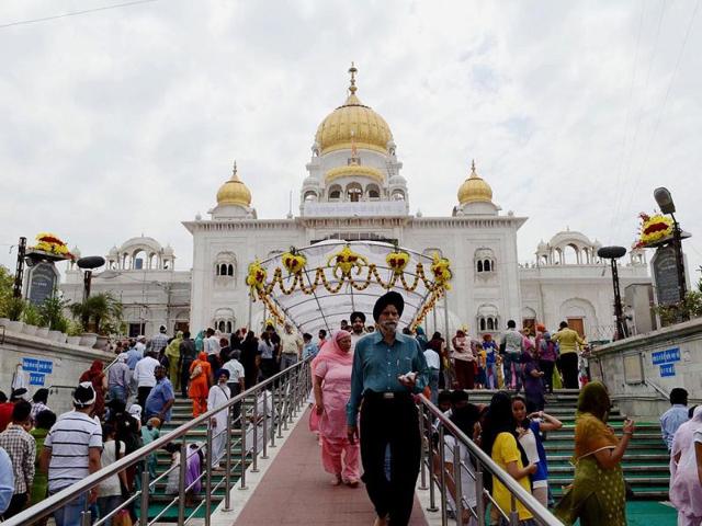 Devotees throng the Bangla Sahib Gurudwara on the occasion of Baisakhi in New Delhi. UNI