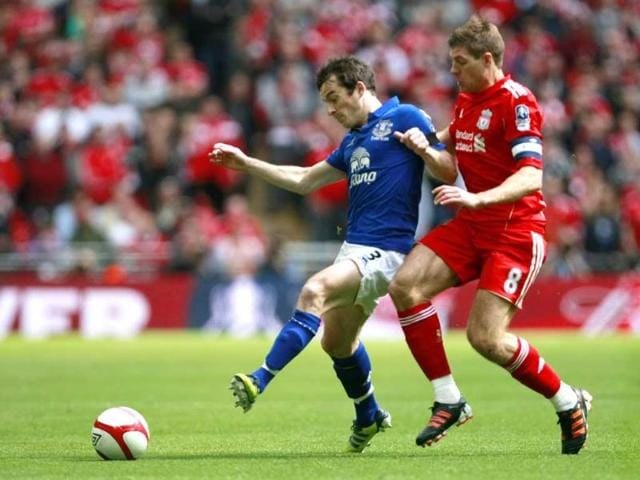 Liverpool's Steven Gerrard (R) competes with Everton's Leighton Bains during their English FA Cup semifinal soccer match at Wembley Stadium in London. AP Photo/Tim Hales