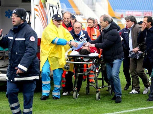Livorno midfielder Piermario Morosini is carried on a stretcher after he suffered a suspected heart-attack during a second league match against Pescara on April 14, 2012. The 31-year-old player has died after he collapsed suddenly on the pitch during the game. AFP Photo/Luciano Pieranunzi
