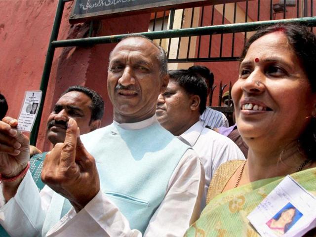 DPCC president JP Aggarwal shows his inked finger after casting his vote at a polling booth in Kinari Bazar during MCD elections in New Delhi. PTI Photo by Atul Yadav
