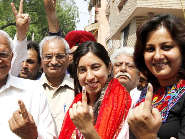BJP candidate from Tilak Nagar Ritu Bohra (C), Vani Tripathi (R) and other show their inked fingers after casting their votes for MCD elections in New Delhi. HT Photo by Arvind Yadav