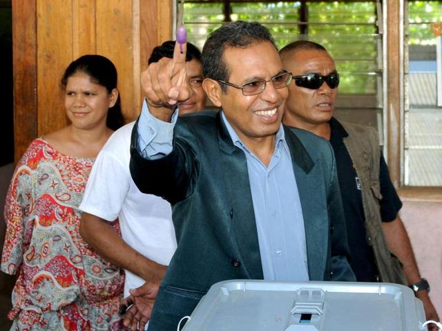 East Timor presidential candidate Taur Matan Ruak (C) shows his inked finger at a polling center in Dili during the second round of the presidential elections. (AFP Photo/Sonny Tumbelaka)