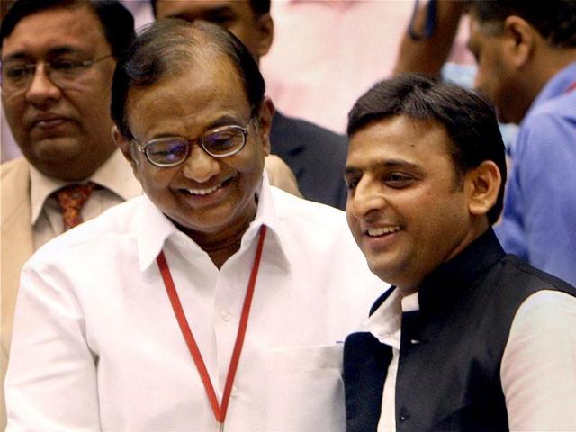 Union home minister P Chidambaram with Uttar Pradesh chief minister Akhilesh Yadav during the chief ministers’ conference on internal security in New Delhi. (PTI Photo/Subhav Shukla)