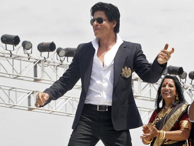 Shah Rukh performs for those present at the inauguration of the Film City.
