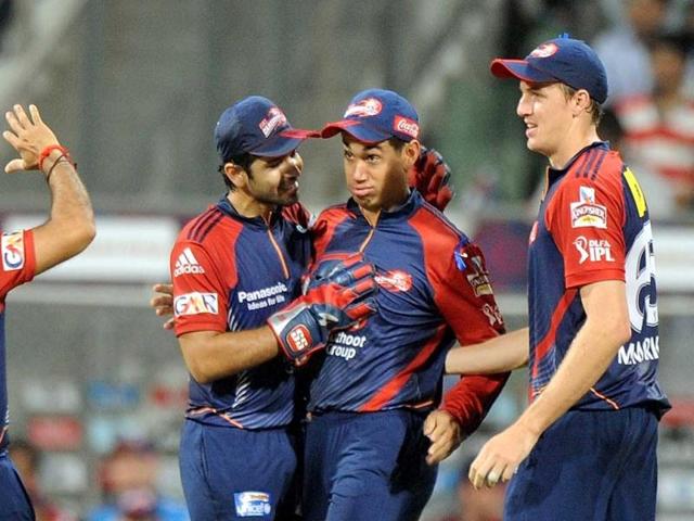 Delhi Daredevils captain Virender Sehwag (L) celebrates with team mates Ross Taylor (2 R), Morne Morkel (R) and Naman Ojha after the wicket of Mumbai Indians batsman Kieron Pollard during the IPL Twenty20 cricket match between Mumbai Indians and Delhi Daredevils at the Wankhede Stadium in Mumbai. AFP Photo/Punit Paranjpe