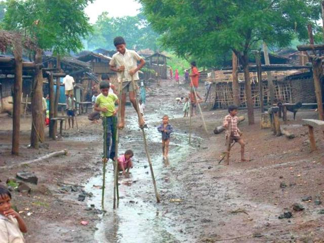 In Katkum village, children walk on stilts. It is a popular pastime.