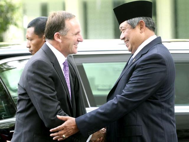 New Zealand's Prime Minister John Key, left, is greeted by Indonesian President Susilo Bambang Yudhoyono upon arrival for their meeting at Merdeka Palace in Jakarta, Indonesia. (AP Photo/Dita Alangkara)