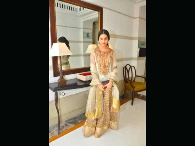 Shraddha-Kapoor-looks-classy-in-this-elegant-attire