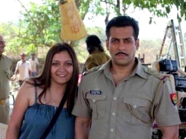 That's Chulbul Pandey posing with a female fan.