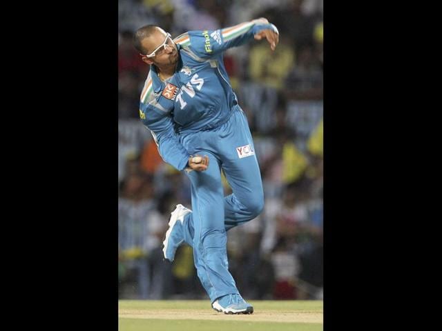Pune Warriors cricketer Murali Kartik bowls during the IPL Twenty20 cricket match in Chennai. (AFP Photo/Seshadri Sukumar)