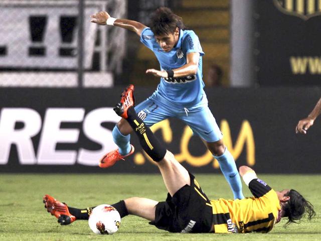 Neymar of Brazil' Santos challenges Pablo Escobar of Bolivia's The Strongest during their Copa Libertadores soccer match in Santos. REUTERS/Paulo Whitaker