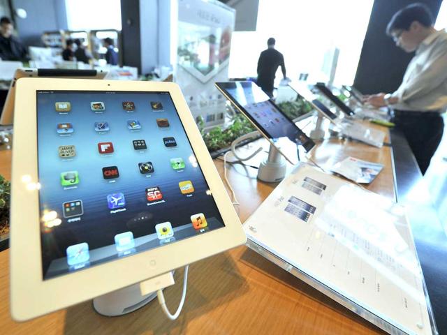 Apple's new iPad is displayed at a branch of KT, a Korean distributor of iPhones and iPads, in Seoul. The new iPad went on sale in tech-savvy South Korea, about one month after it made its international debut. (AFP/ Jung Yeon-Je)
