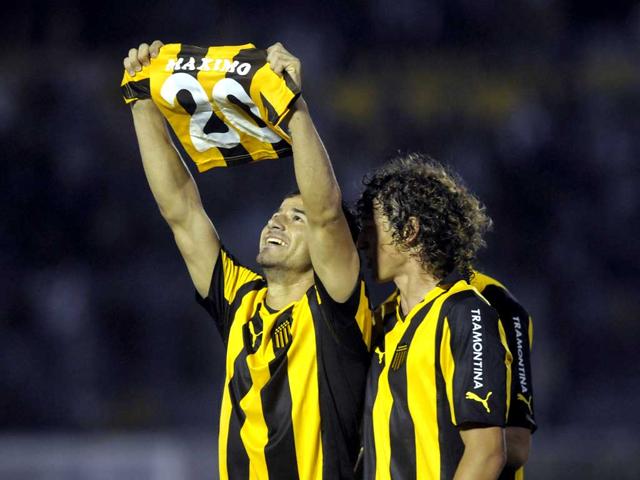 Uruguay's Penarol's Rodrigo Mora, left, celebrates with teammate Uruguay's Penarol's Maximiliano Perez after scoring during a Copa Libertadores soccer match in Montevideo, Uruguay. (AP Photo/Matilde Campodonico)