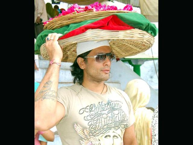 Actor Akashdeep on way to pay obeisance at the shrine.