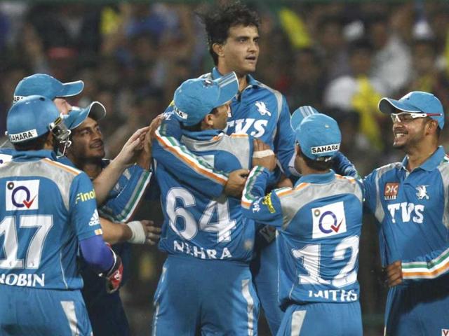 Pune Warriors' captain Sourav Ganguly celebrating the wicket of Pistersen during the IPL match against Pune Warrior at the Ferozshah Kotla in New Delhi. (HT Photo)