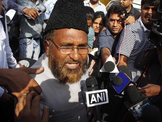 Mufti-Shameem-Kazmi-speaks-to-the-media-after-he-was-expelled-from-Team-Anna-HT-Burhaan-Kinu Mufti-Shameem-Kazmi-speaks-to-the-media-after-he-was-expelled-from-Team-Anna-HT-Burhaan-Kinu