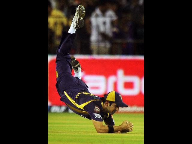 Kolkata Knight Riders captain Gautam Gambhir takes the catch of Deccan Chargers batsman Ankit Sharma during the IPL Twenty20 cricket match at Barabati Stadium in Cuttack. (AFP Photo/Dibyangshu Sarkar)