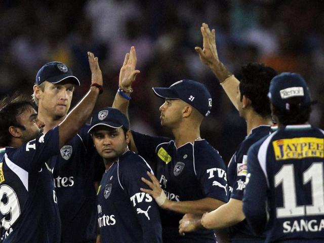 Deccan Chargers bowler Amit Mishra (L) celebrate with teammates after taking wicket of KKR's batsman MS Bisla during their IPL-5 match at Barabati stadium in Cuttack. (PTI PhotoSwapan Mahapatra)
