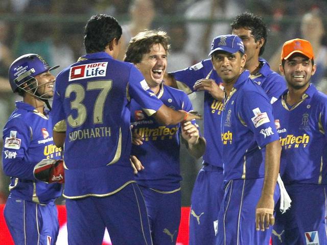 Rajasthan Royal team celebrate after the dismissal Chris Gayle during IPL5 cricket match between Rajasthan Royals and Royal Challengers Bangalore at the Sawai Mansingh Stadium in Jaipur. HT PhotoSanjeev Verma