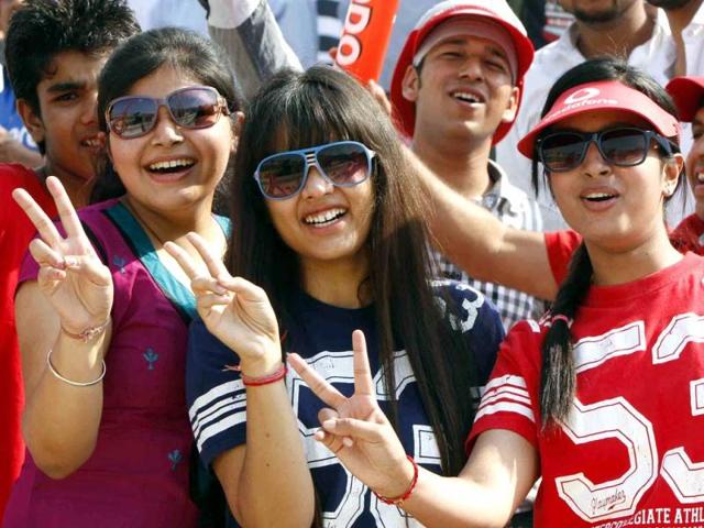 Spectators cheering the players during the DLF IPL Indian Premier league 2012 match between King’s XI vs Mumbai Indian at PCA stadium, Mohali. HT Photo/Rajnish Katyal
