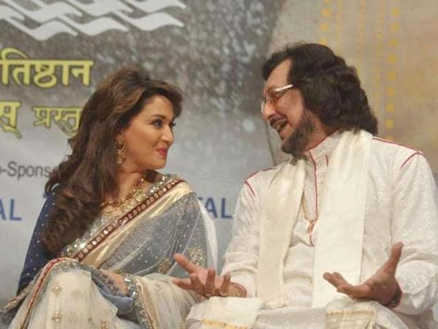 The actress enjoys a tête-à-tête with tabla maestro Kumar Bose.