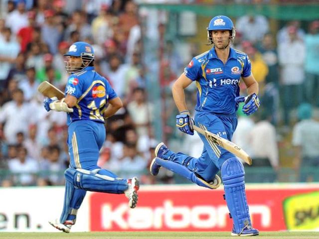 Mumbai Indians Batsman Sachin Tendulkar (L) and James Franklin run between the wickets during the IPL Twenty20 cricket match between Kings XI Punjab and Mumbai Indians at PCA Stadium in Mohali. AFP Photo/Prakash Singh