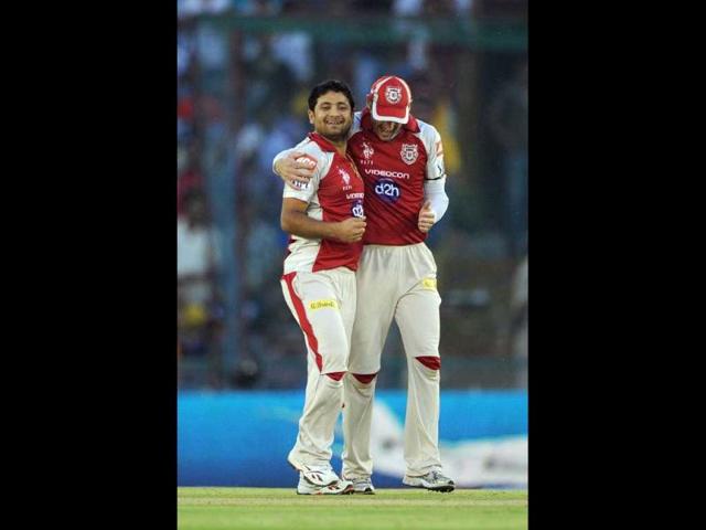 Kings XI Punjab bowler Piyush Chawla (L) celebrates the wickets of Mumbai Indians Batsman Dinesh Karthik with david Hussey during the IPL Twenty20 cricket match between Kings XI Punjab and Mumbai Indians at PCA Stadium in Mohali. AFP Photo/Prakash Singh