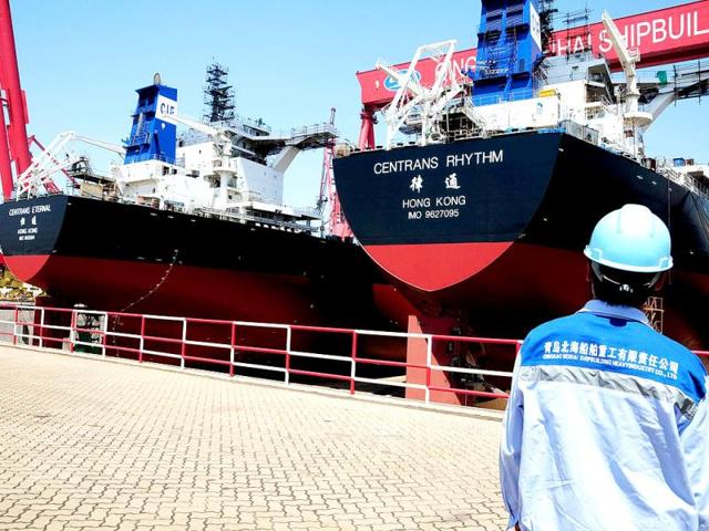 New container ships under construction at the Qingdao Beihai shipyard in Qingdao, northeast China's Shandong province. (AFP Photo)