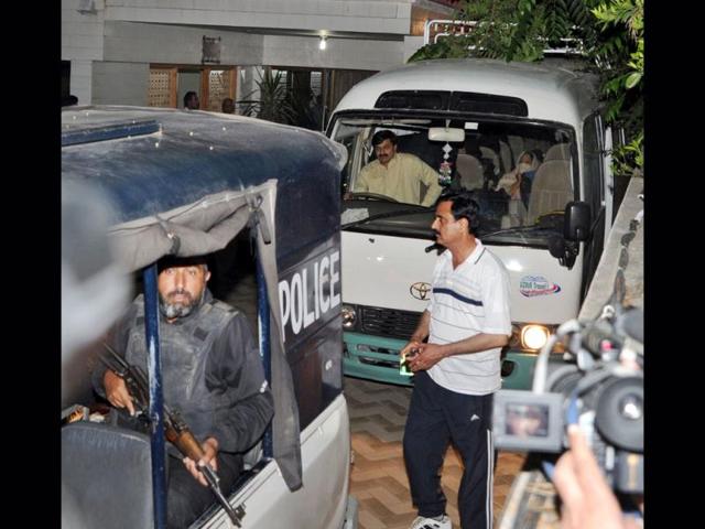 Pakistani policemen escort a minivan carrying family members of slain Al-Qaeda chief Osama bin Laden, in Islamabad, as they leave for the airport before their departure to Saudia Arabia. AFP Photo/Aamir Qureshi