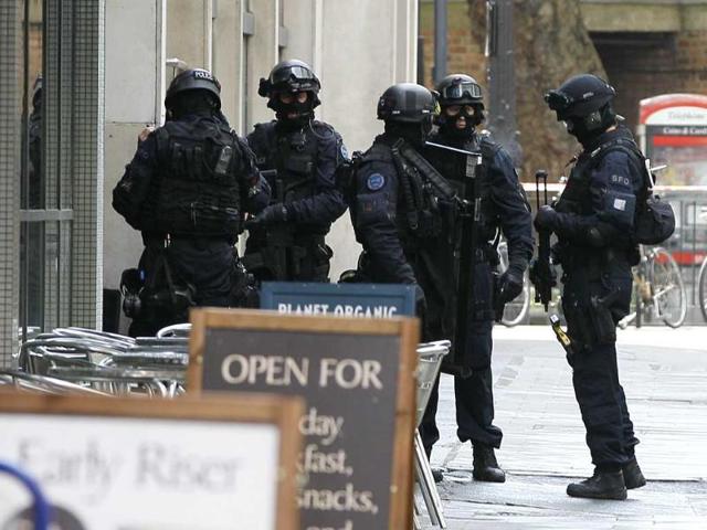 Armed police enter a building near Tottenham Court Road in London after a woman reported that a mentally unstable man had walked into her office threatening to blow himself up. AP Photo/Kirsty Wigglesworth