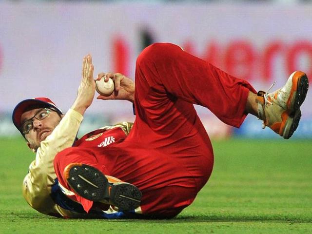Royal Challengers Bangalore captain Daniel Vettori fields the ball during the IPL Twenty20 cricket match against Kolkata Knight Riders at the Eden Gardens in Kolkata. AFP/Dibyangshu Sarkar