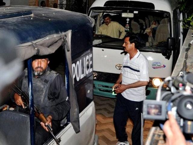 Pakistani policemen escort a minivan carrying family members of slain al Qaeda chief Osama bin Laden, in Islamabad, as they leave for the airport before their departure to Saudia Arabia. (AFP Photo)