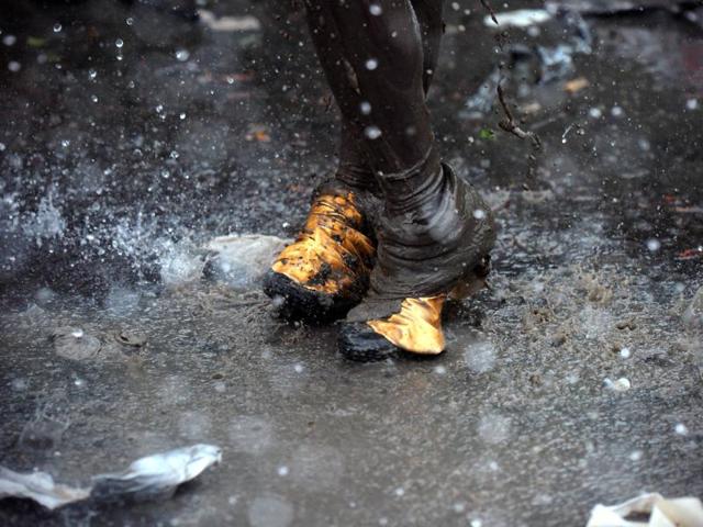 A competitor showers after taking part in the Mud Race in Maldon, Essex. AFP/Carl Court