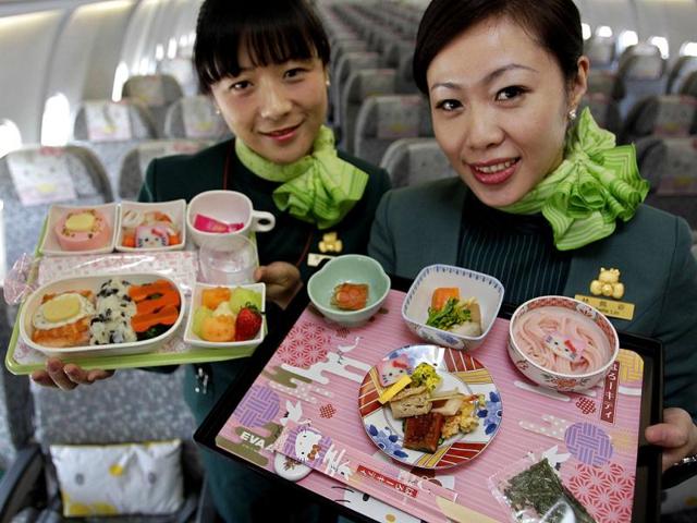 Flight attendants, holding Hello Kitty-themed in-flight meals, pose inside an Eva Airlines aircraft in Taoyuan International Airport, northern Taiwan. Reuters photo/Pichi Chuang