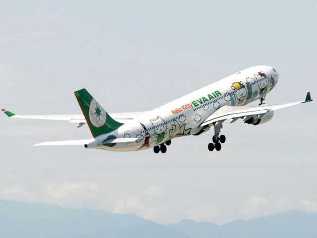 An Airbus A330-300 aircraft of Taiwan's Eva Airlines, decorated with Hello Kitty motifs, takes off from Taoyuan International Airport, northern Taiwan to Sapporo, Japan Reuters photo/Pichi Chuang
