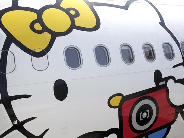 A passenger looks out of an Airbus A330-300 aircraft of Taiwan's Eva Airlines, decorated with Hello Kitty motifs, in Taoyuan International Airport, northern Taiwan. Reuters photo/Pichi Chuang