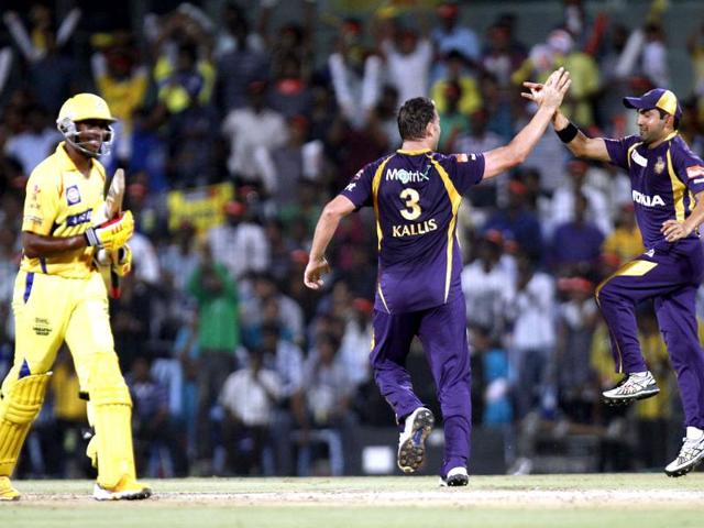 Jacques Kallis of Kolkata Knight Riders celebrates with other team players the wicket of Dwayne Bravo of Chennai Super Kings during the IPL cricket match at MA Chidambaram Stadium, Chennai. HT/Gurpreet Singh