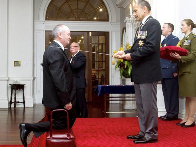 Former All Blacks head coach Graham Henry (L) is knighted by the Governor General of New Zealand Jerry Mateparae at Government House in Wellington. AFP Photo/Marty Melville