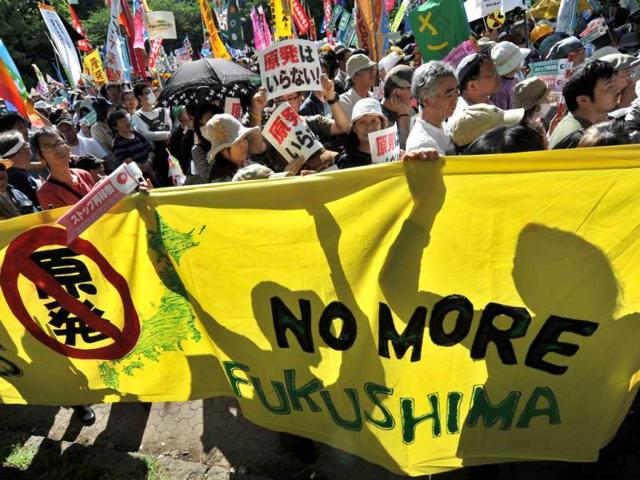 Protesters stage an anti-nuclear demonstration on the Children's Day national holiday, calling for a safer future for younger generations at a park in Tokyo. The last working reactor in Japan is to be switched off, leaving the country without nuclear power just over a year after the world's worst atomic accident in a quarter of a century. (AFP Photo)