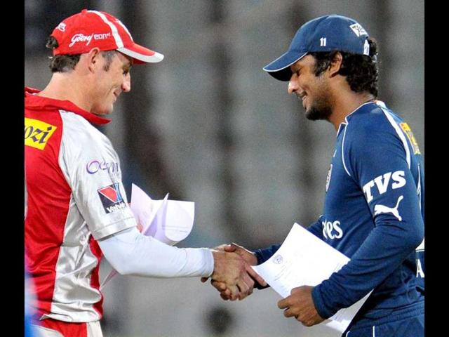 Deccan Chargers captain K Sangakkara and Kings XI Punjab skipper DJ Hussey shake hands after the toss during their IPL 5 match in Hyderabad on Tuesday. PTI Photo