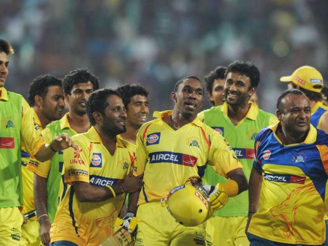 Chennai Super Kings players and staff congratulate batsman Dwayne Bravo (C) as they celebrate Bravo's winning run of last ball six during the IPL Twenty20 match between Kolkata Knight Riders and Chennai Super Kings at the Eden Gardens in Kolkata. AFP Photo/Dibyangshu Sarkar
