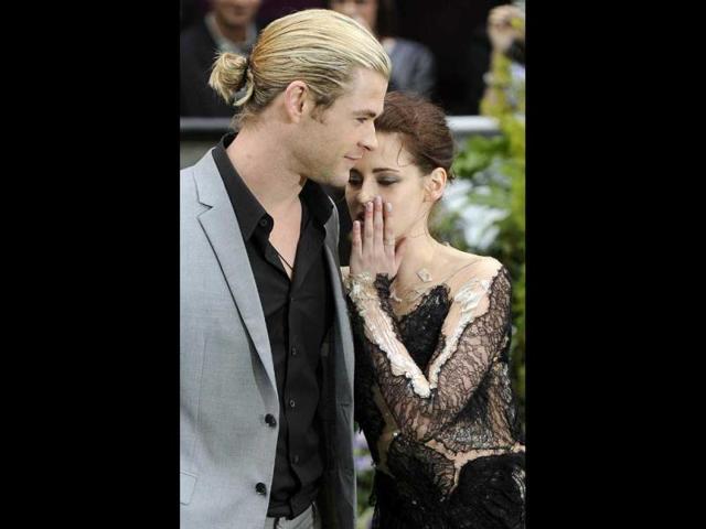 Kristen Stewart sharing a secret with Chris Hemsworth? Kristen Stewart sharing a secret with Chris Hemsworth?
