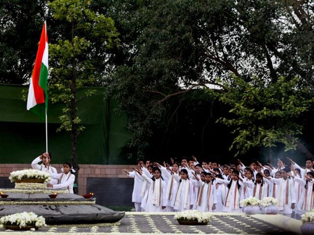 Children take oath as they pay tribute to former prime minister Rajiv Gandhi on his 21st death anniversary. PTI/Atul Yadav