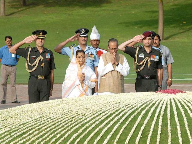 President Pratibha Patil paying homage to first Prime Minister of India, Pandit Jawaharlal Nehru at a memorial ceremony on the occasion of the 48th death anniversary in New Delhi. Agencies