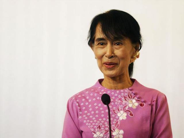 Myanmar opposition leader Aung San Suu Kyi addresses reporters during a joint press conference following her meeting with India's Prime Minister Manmohan Singh at a hotel in Yangon. AFP Photo/ Pool / Soe Zeya Tun