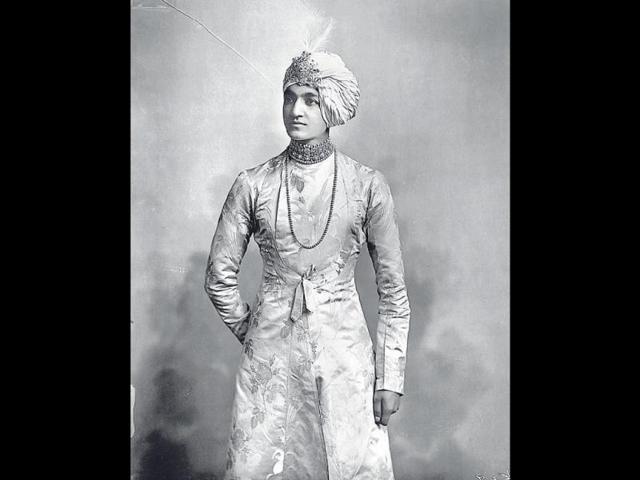 Portraits-of-erstwhile-heads-of-princely-states-reveal-a-poise-that-is-long-forgotten