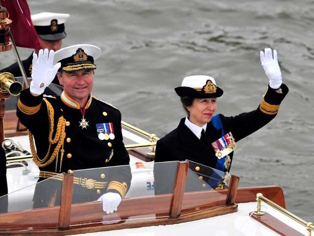 Queen rolls through Thames | Hindustan Times