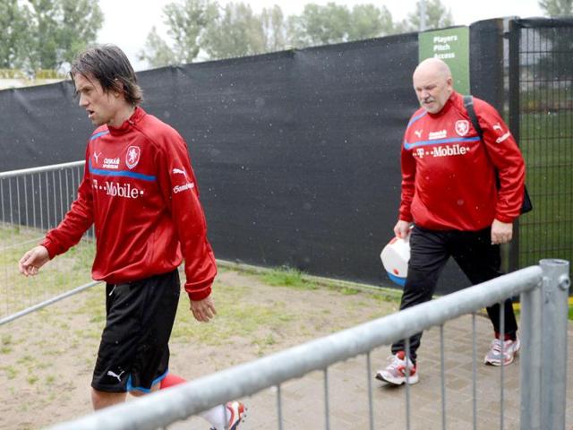 Image of MIDFIELDER TOMAS ROSICKY OF THE CZECH REPUBLIC AND