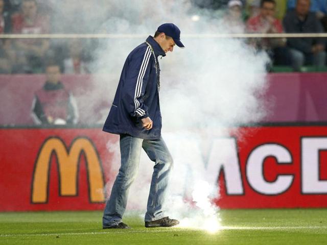 A steward removes a flare from the pitch which was thrown by a supporter from the stands during the Group A Euro 2012 soccer match between Russia and Czech Republic at the city stadium in Wroclaw. Reuters/Sergio Perez
