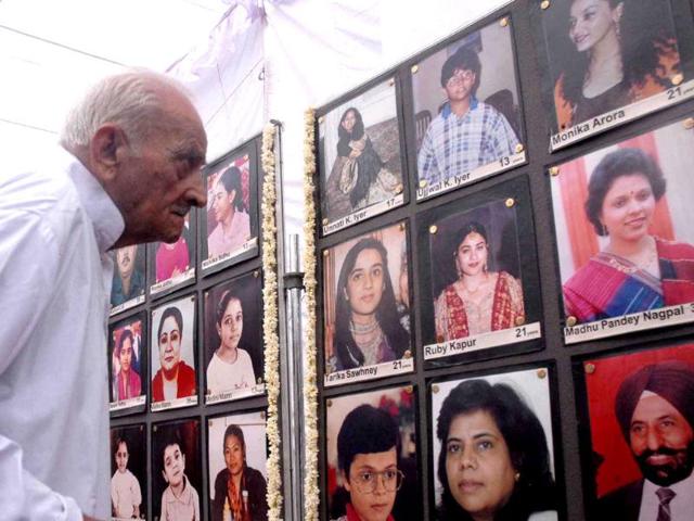 Relatives of Uphaar tragedy victims paying tribute to the departed souls, at the memorial set up near the cinema hall, in New Delhi, on the 15th anniversary of the tragedy.UNI